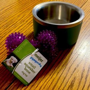 Double wall feeding bowl and a small squeaky bone bundle